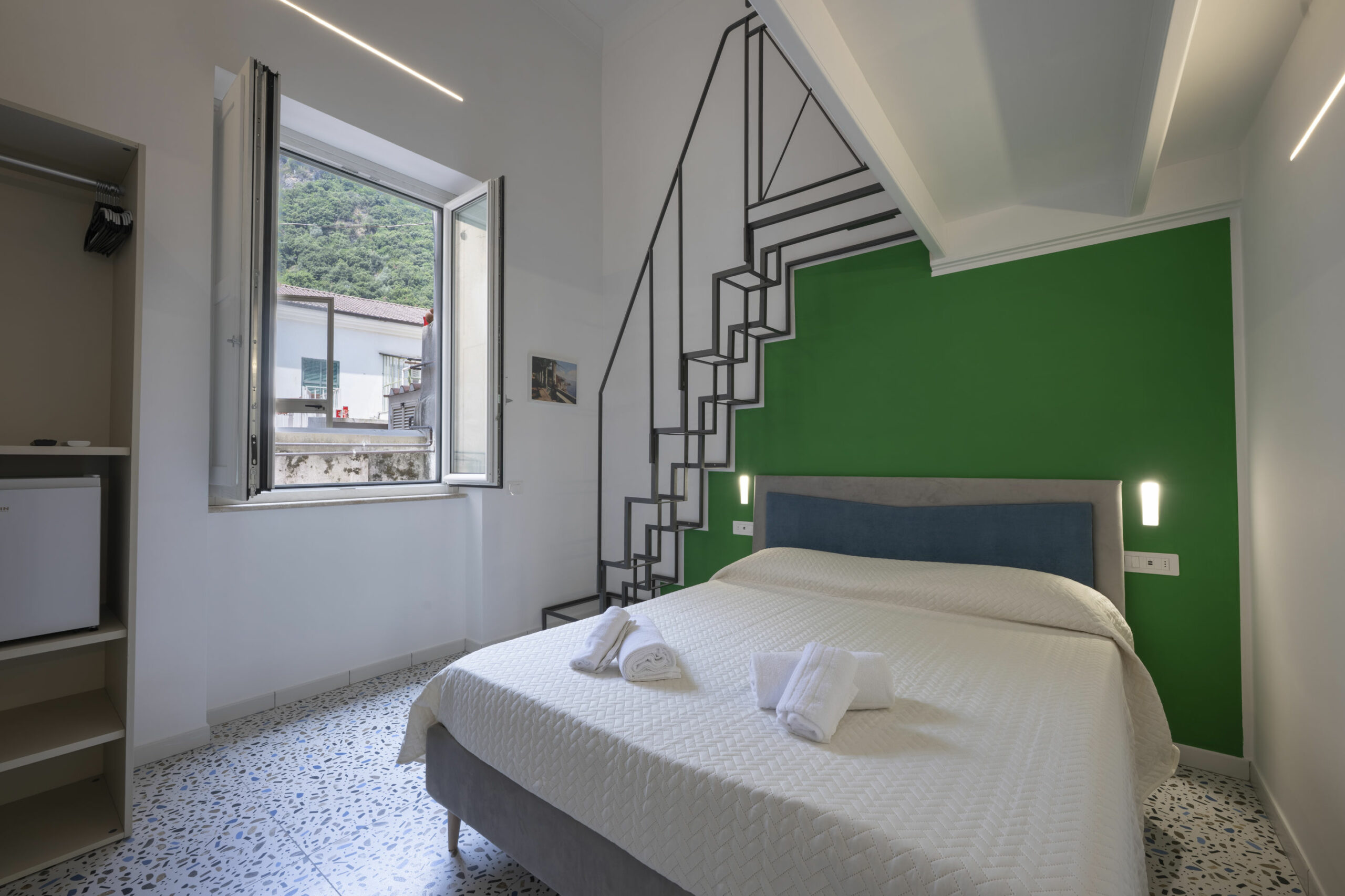 ANA_9439-HDR@emanueleanastasioph-WEB-andrea-camera-casa-amalfi-giugno-2025_risultato