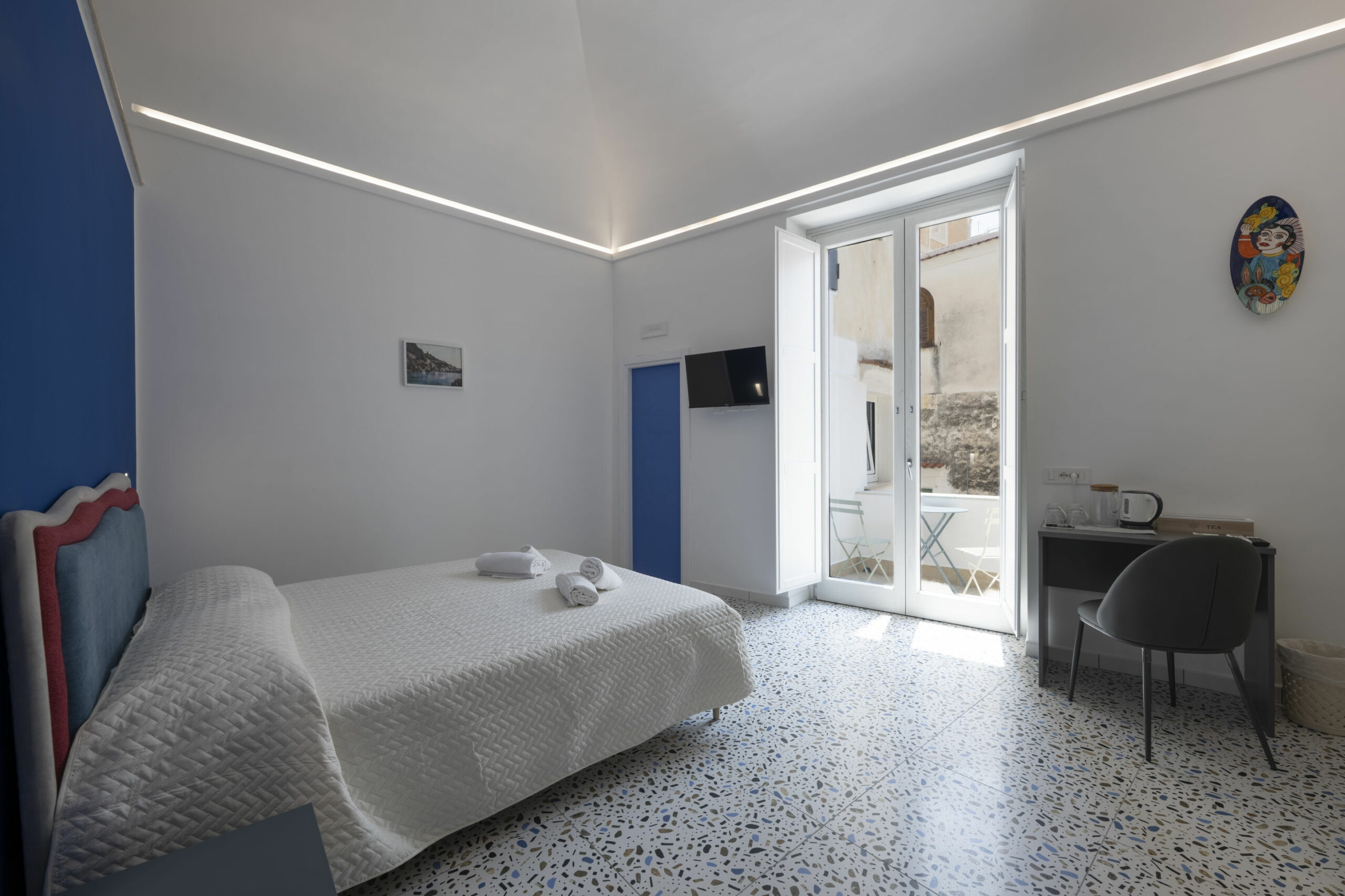 ANA_9474-HDR@emanueleanastasioph-WEB-andrea-camera-casa-amalfi-giugno-2025_risultato