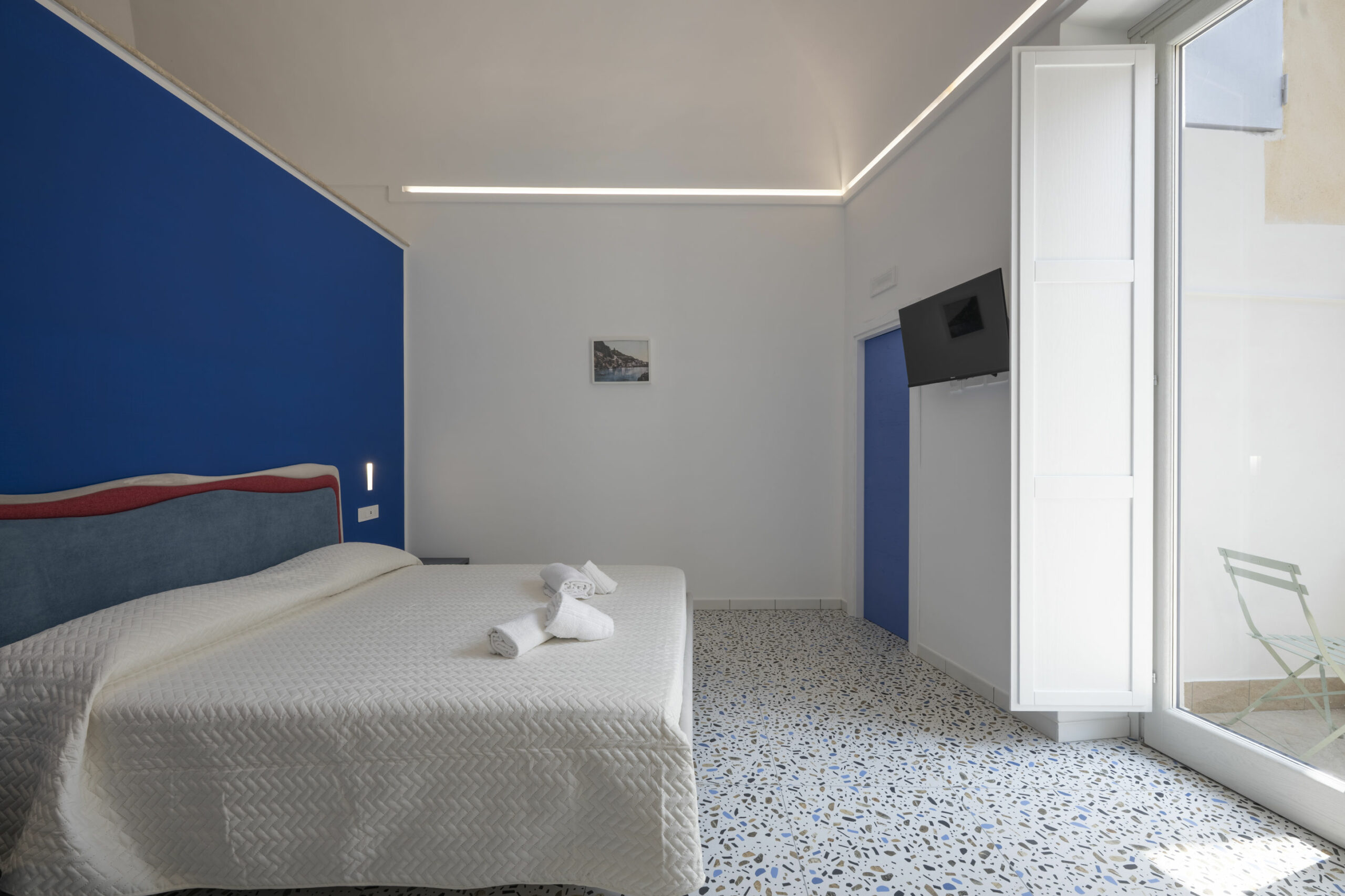 ANA_9484-HDR@emanueleanastasioph-WEB-andrea-camera-casa-amalfi-giugno-2025_risultato