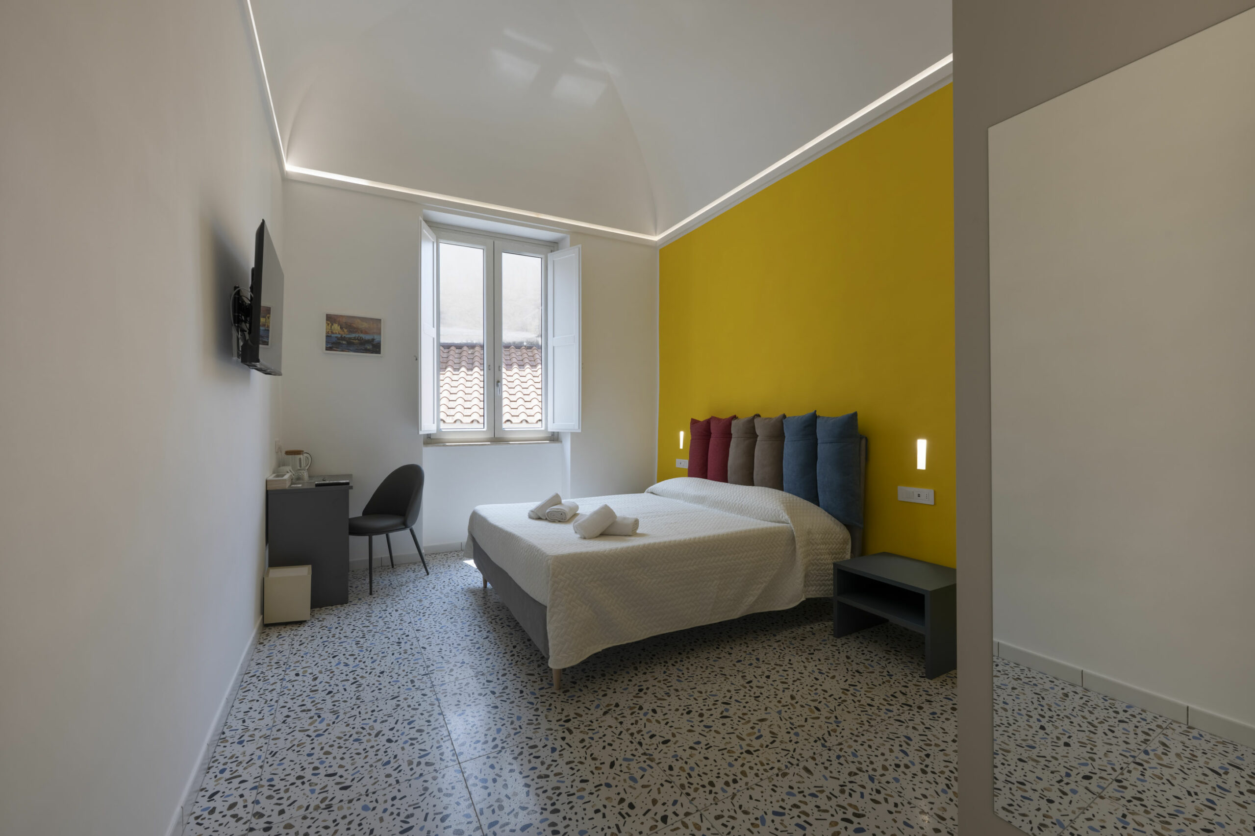 ANA_9522-HDR@emanueleanastasioph-WEB-andrea-camera-casa-amalfi-giugno-2025_risultato